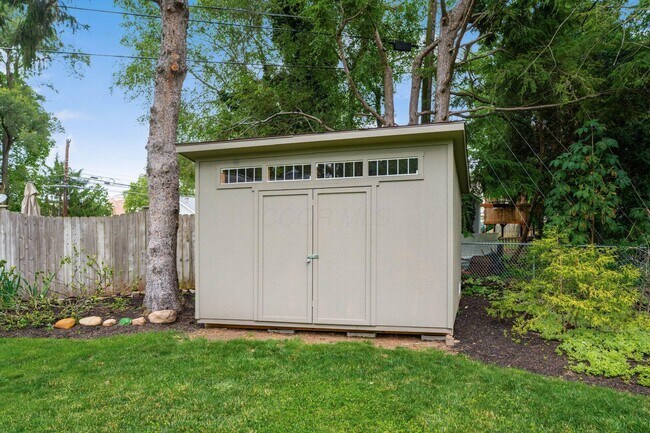Building Photo - 258 N Sinsbury Dr