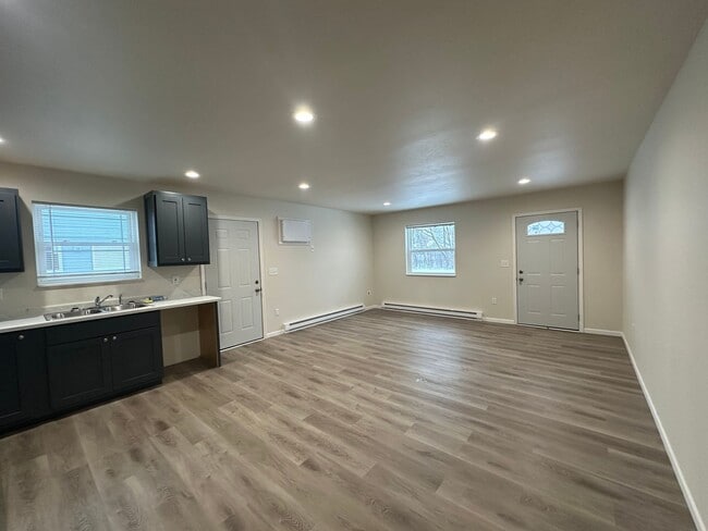 Building Photo - 2 Bedroom Duplex