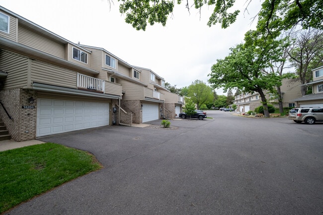 Building Photo - 14210 Hibiscus Ct