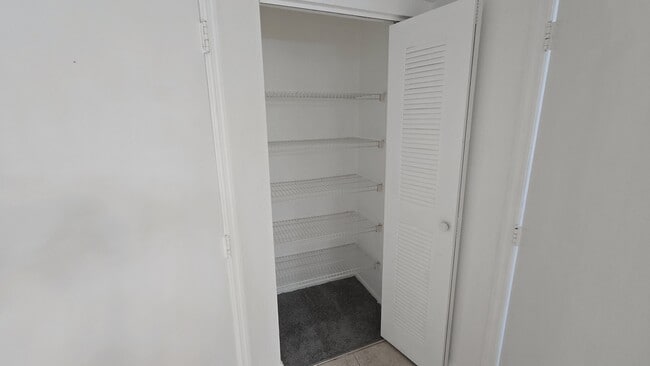 Building Photo - 2200 Key W Ct