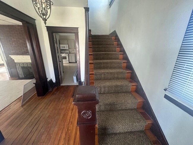 Building Photo - 21 Anderson Ave