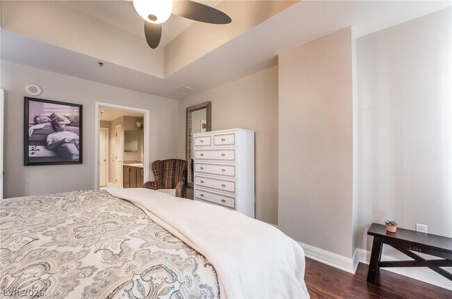 Building Photo - 150 S Las Vegas Blvd