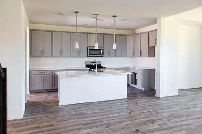 Building Photo - 25737 Damask Dr