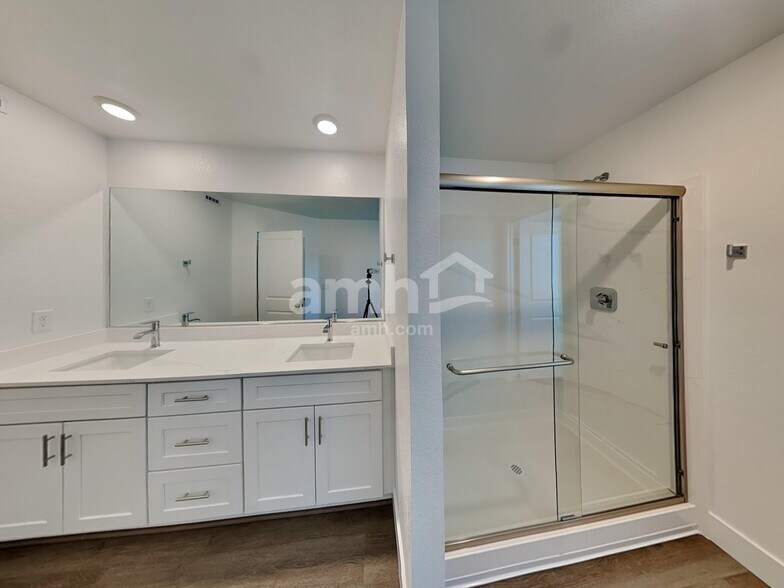 Building Photo - 8917 Dwarf Chin Ave