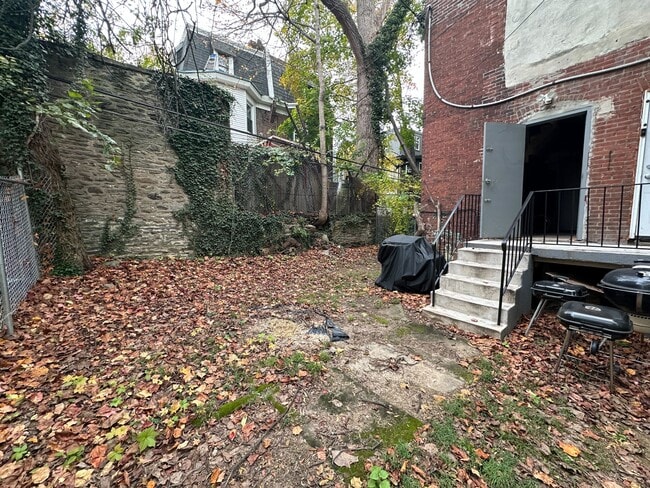 Building Photo - 529 Brinton St