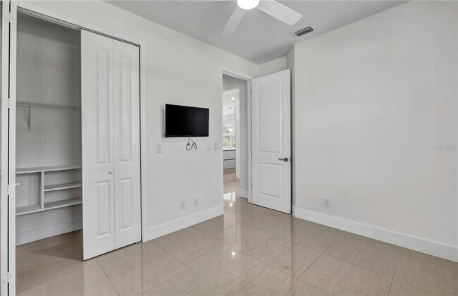Building Photo - 1119 Ansin St