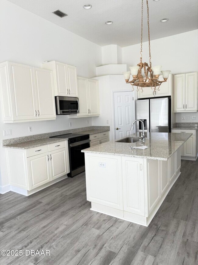 Building Photo - 14 Deep Woods Way