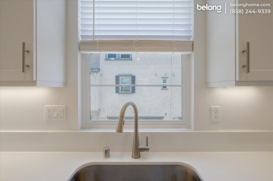 Building Photo - 4367 Pacifica Wy