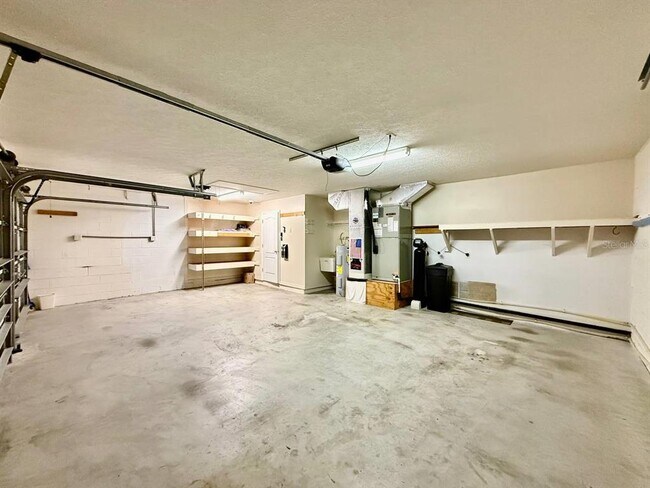 Building Photo - 9815 La Vonda St