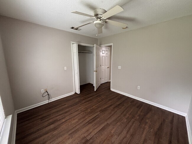 Building Photo - 201 Maderia Ct