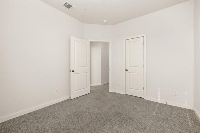 Building Photo - 2500 FOREST CREEK Dr