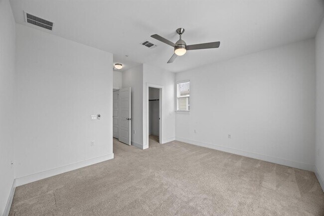 Building Photo - 2222 Simond Ave