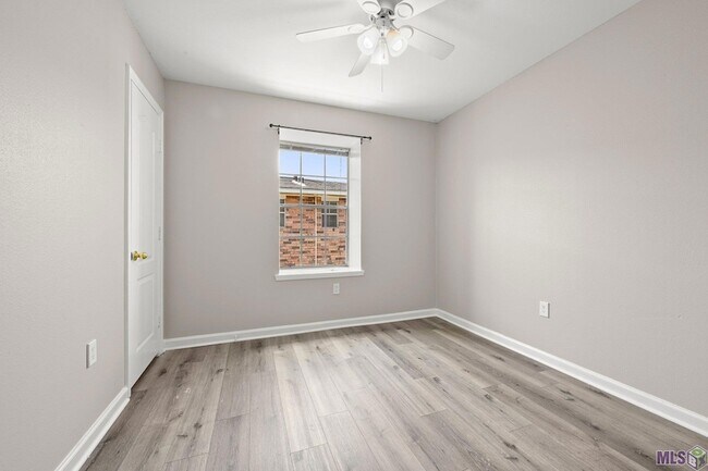 Building Photo - 445 W Parker Blvd