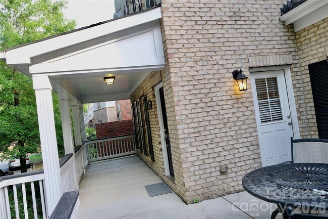 Building Photo - 10220 Vanguard Pkwy