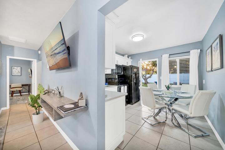 Building Photo - 3331 Lake Ave