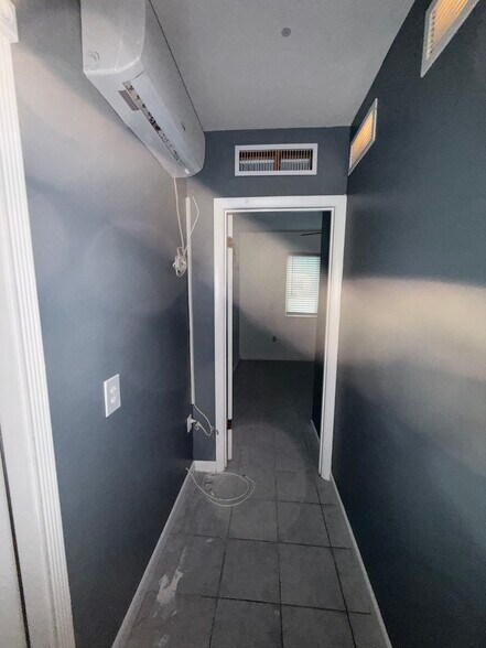 Building Photo - 7615 SW 18th St