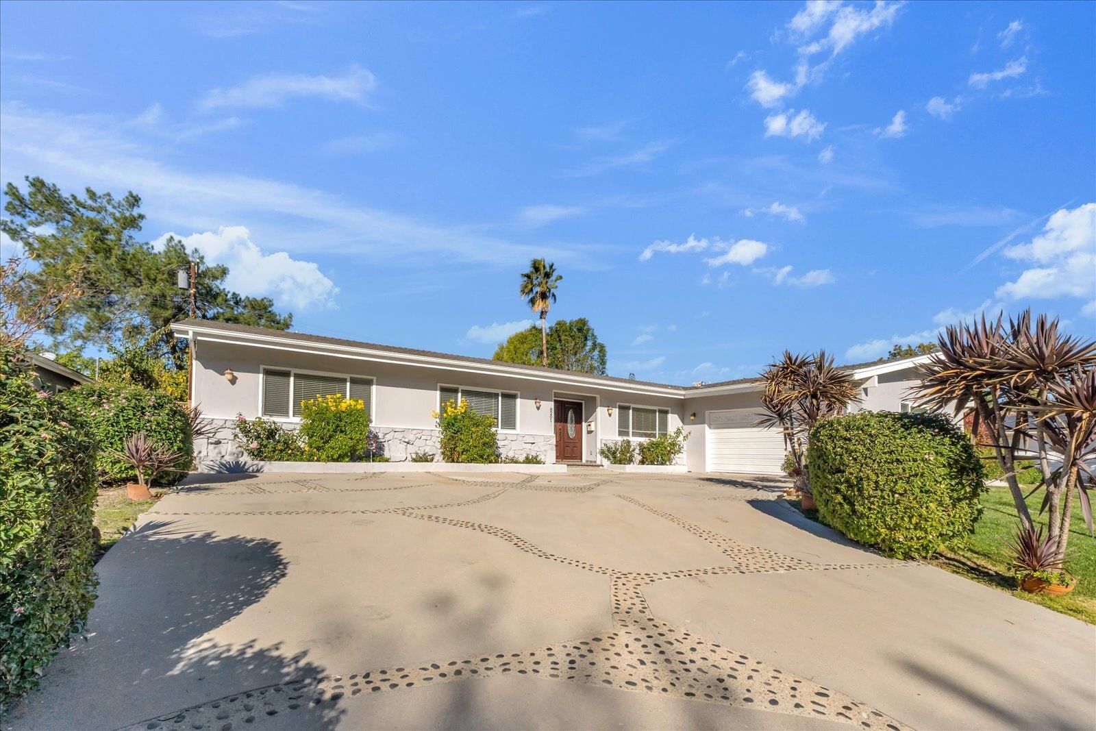 Building Photo - 8201 Clemens Ave