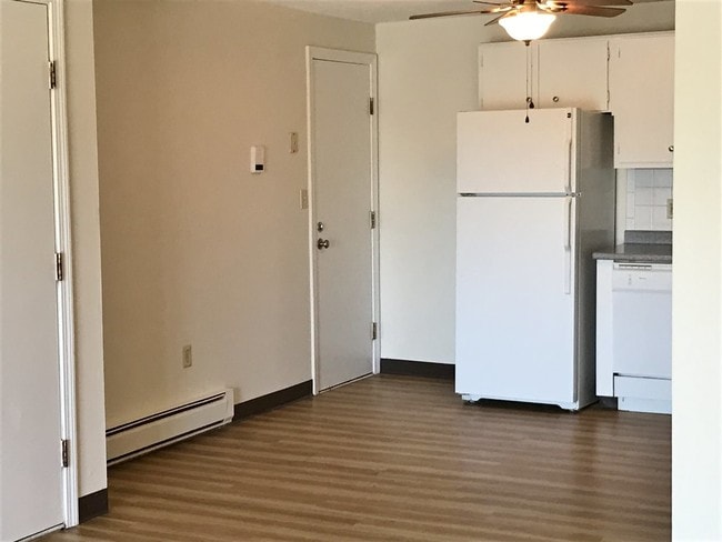 Building Photo - 99 Powers St