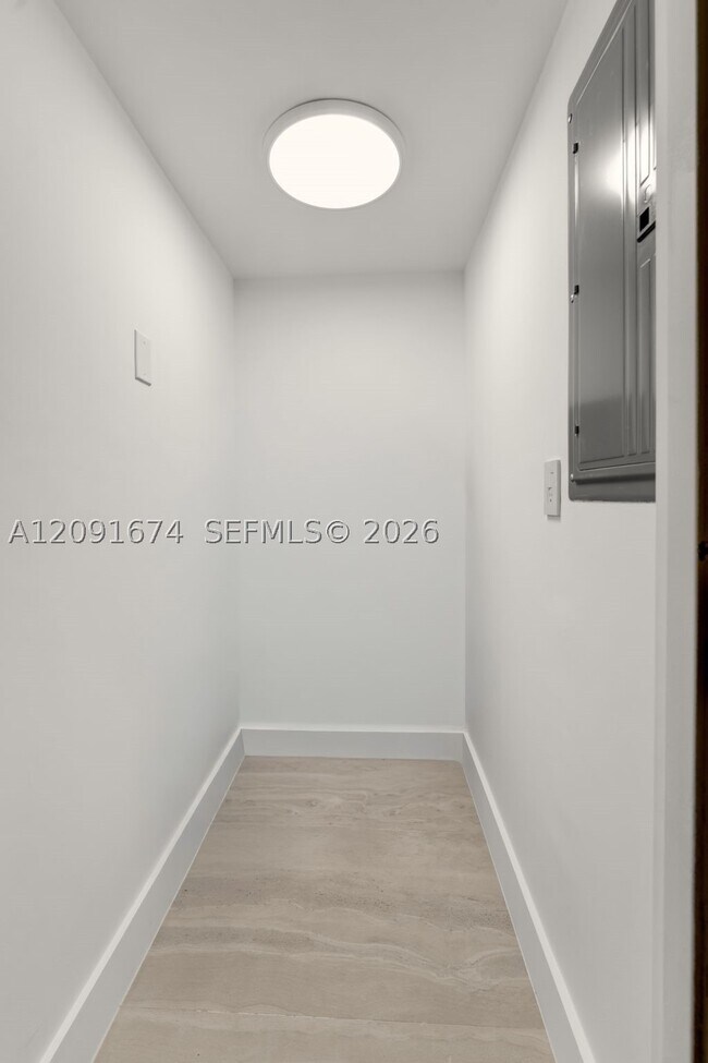 Building Photo - 251 Crandon Blvd