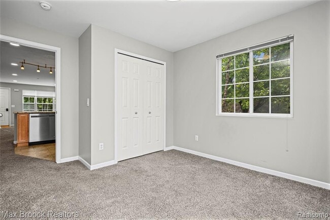 Building Photo - 1071 Beaver Run