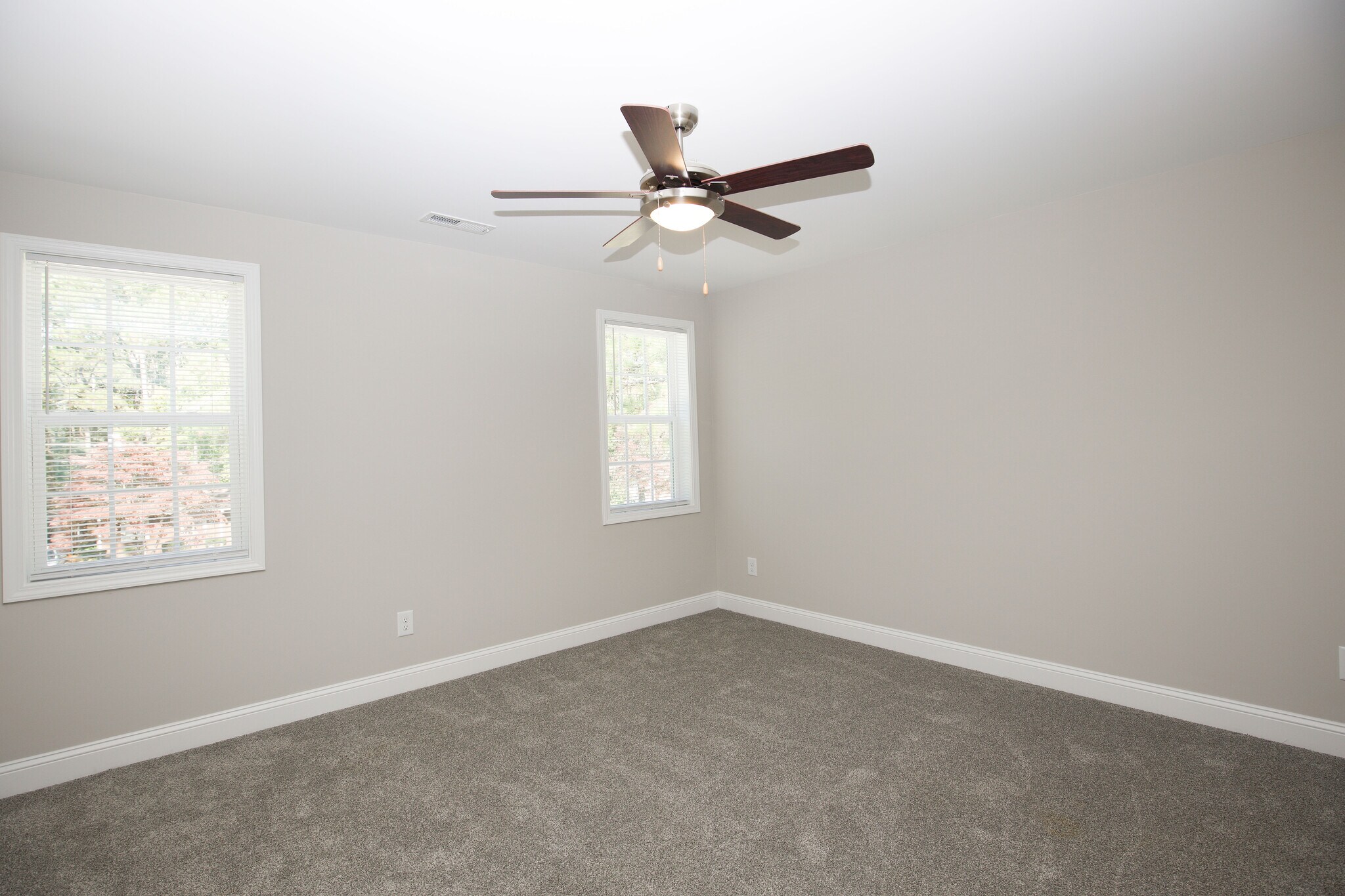 Primary Bedroom - 470 S Glover St