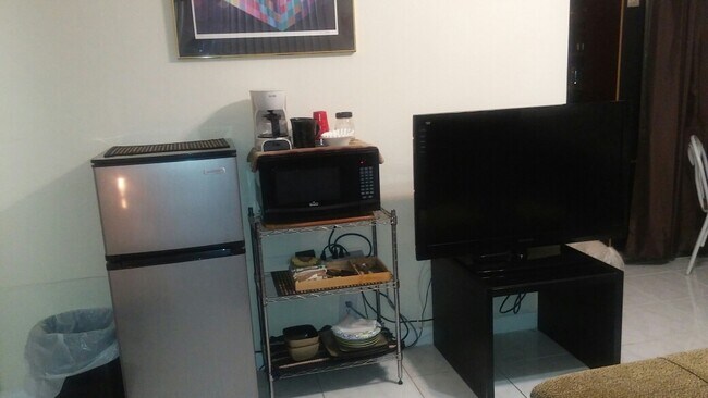 Building Photo - 8404 NW 59th Ct