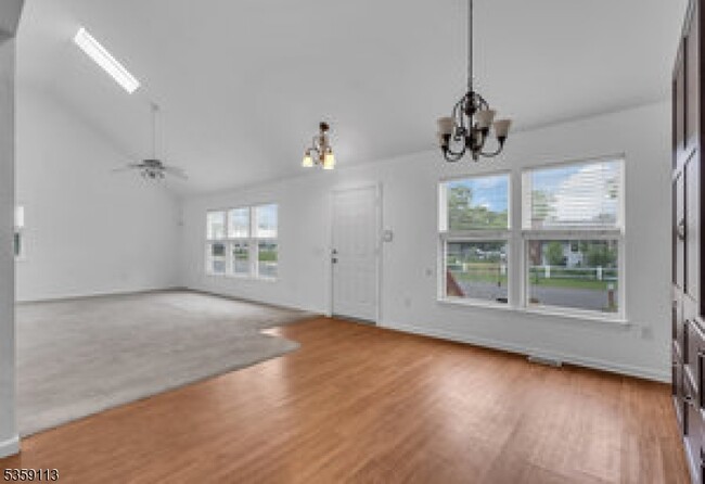 Building Photo - 513 Harding Ave