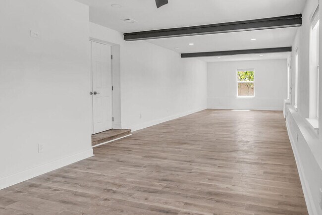 Building Photo - 2115 Stallion Rd