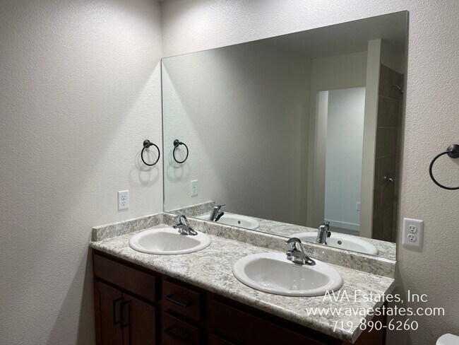 Building Photo - 970 S Coral Pl