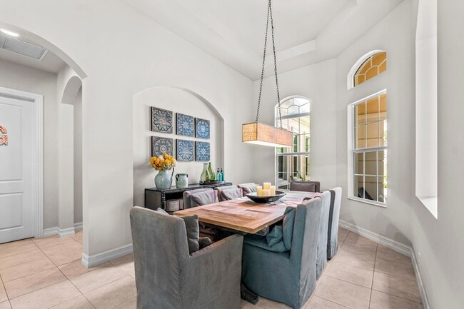 Building Photo - 114 Carmela Ct