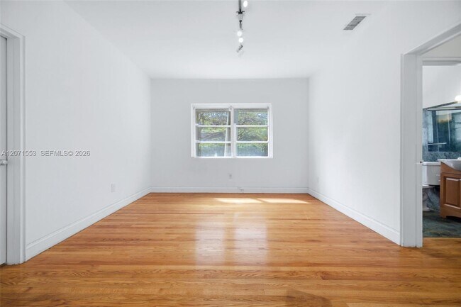 Building Photo - 2300 S Miami Ave