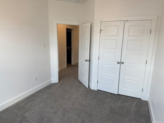 Building Photo - 231 Sapphire Dr