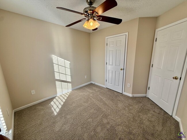 Building Photo - 105 Selena Ct