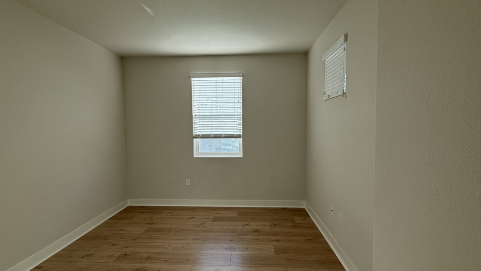 Room 3 - 829 Bamboo Dr