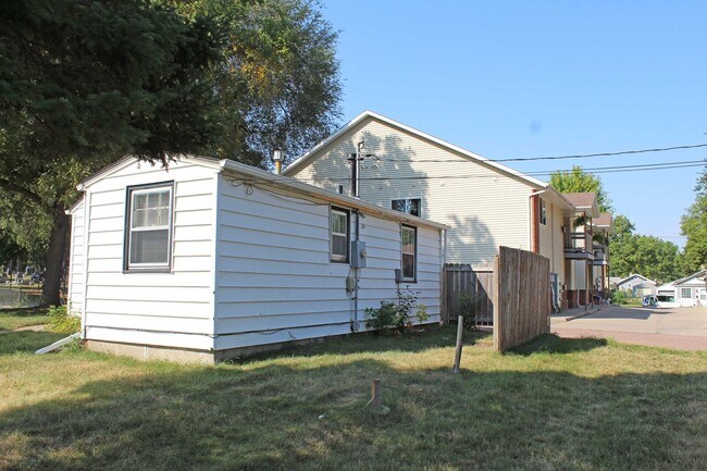 Building Photo - 1-Bedroom, 1-Bath House for Rent