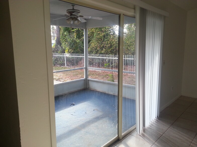 screened in porch with overhead fan - 13 Empress Ln