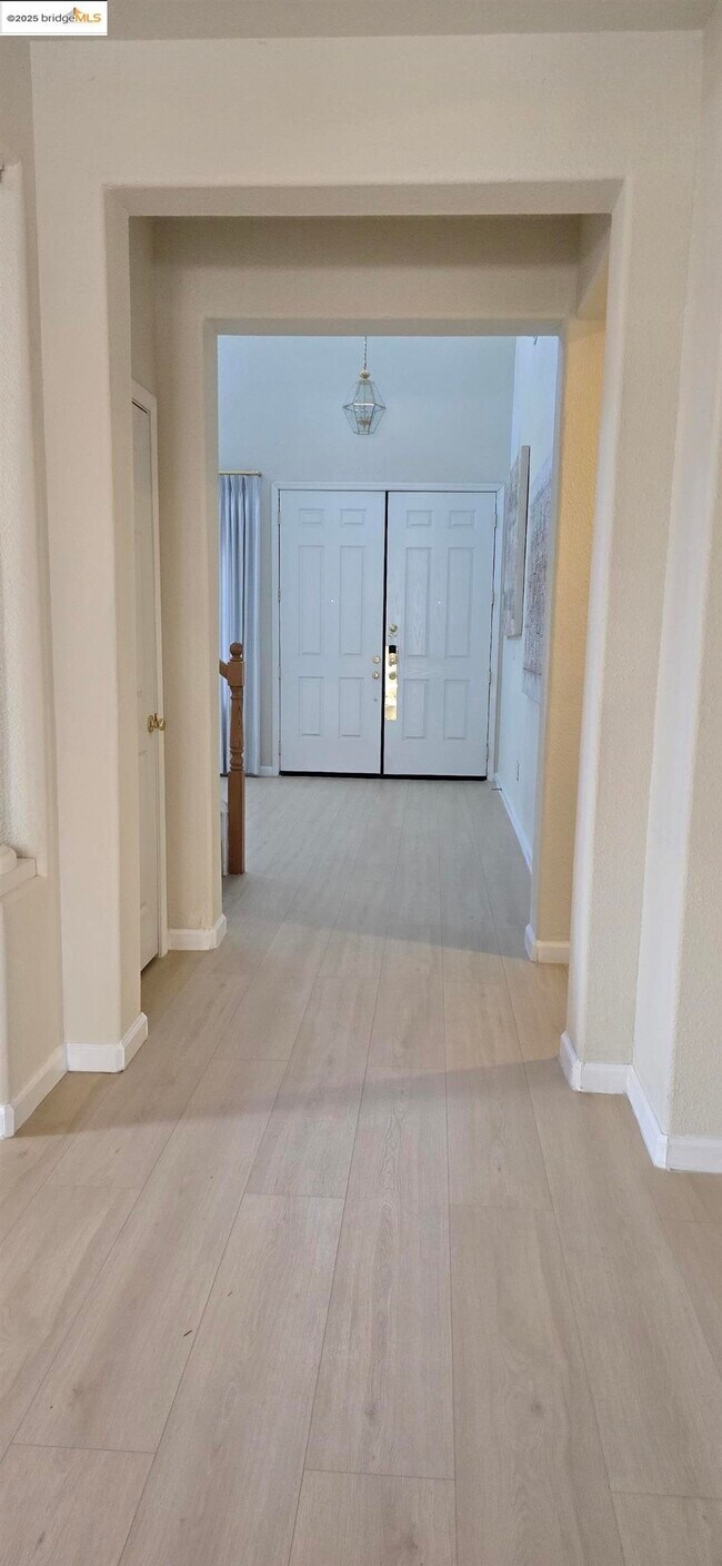 Building Photo - 988 Chamomile Ln