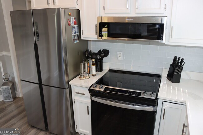 Building Photo - 518 North Ave