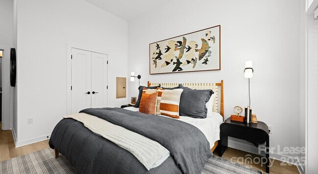 Building Photo - 704 W Tremont Ave