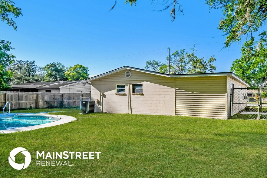 Building Photo - 352 Aries Dr