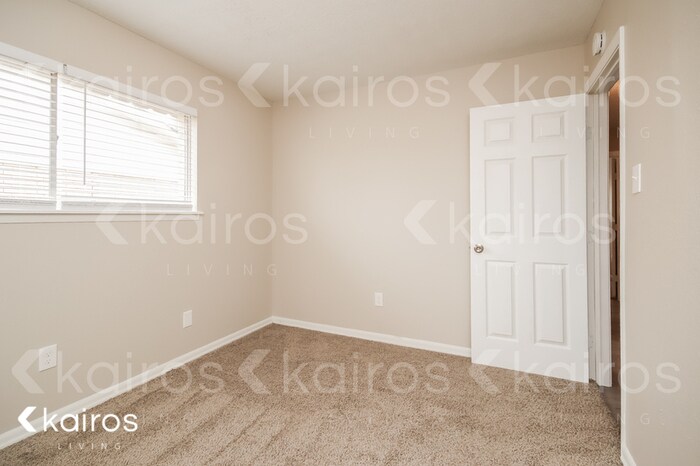 Building Photo - 304 Robbie St