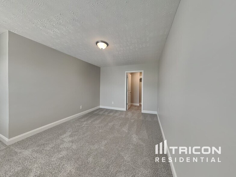 Building Photo - 1020 Berra Dr