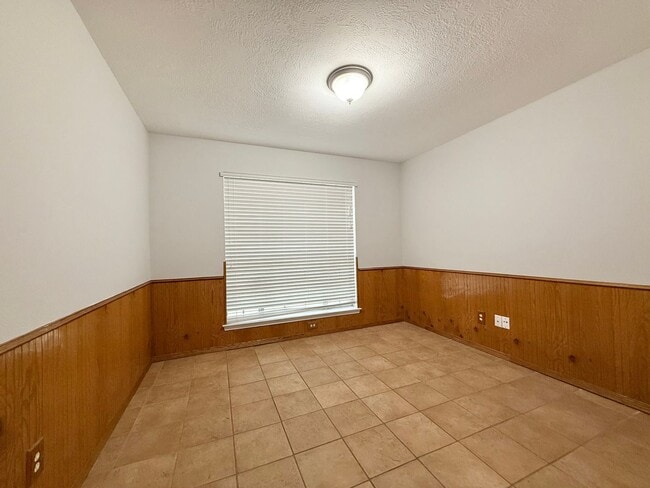 Building Photo - Beautiful One Story Home