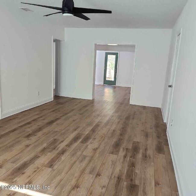 Building Photo - 1503 Broome St