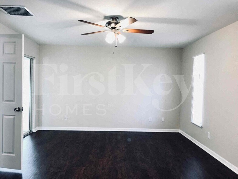 Building Photo - 1016 SW 37th Terrace