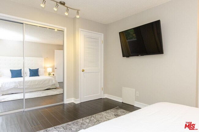 Building Photo - 18065 Coastline Dr