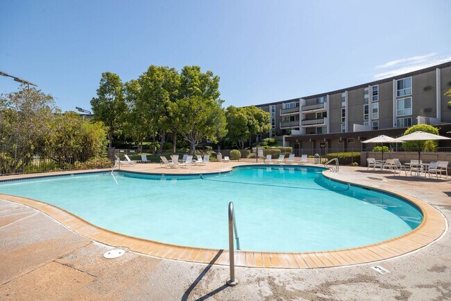 Building Photo - Pacific Isles - Point Loma Renovated Condo- Gated Community, Some Utilities Included, Parking, an...