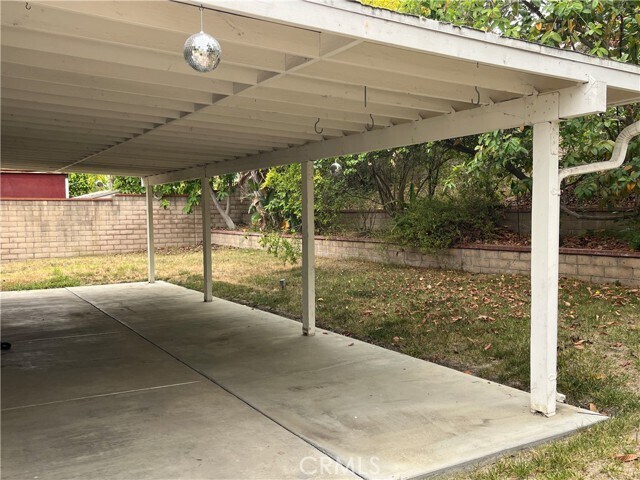 Building Photo - 611 Silver Bridle Rd