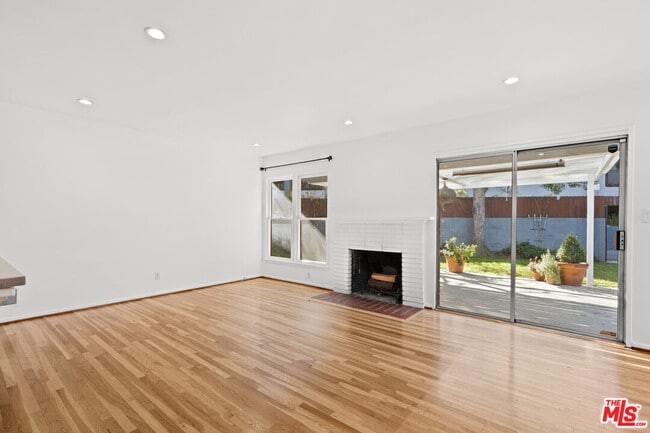 Building Photo - 12730 La Maida St