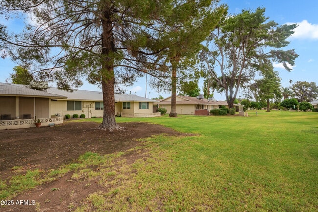 Building Photo - 13636 N Redwood Dr